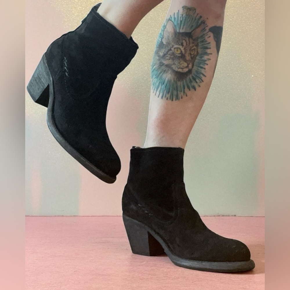 Black Suede Frye Leslie Artisan Short cowgirl Boots-8 - Picture 4 of 8
